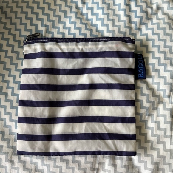 BIG BAGGU Blue White Striped Reusable Foldable Tote Bag Small Zipper Pouch - Picture 5 of 15